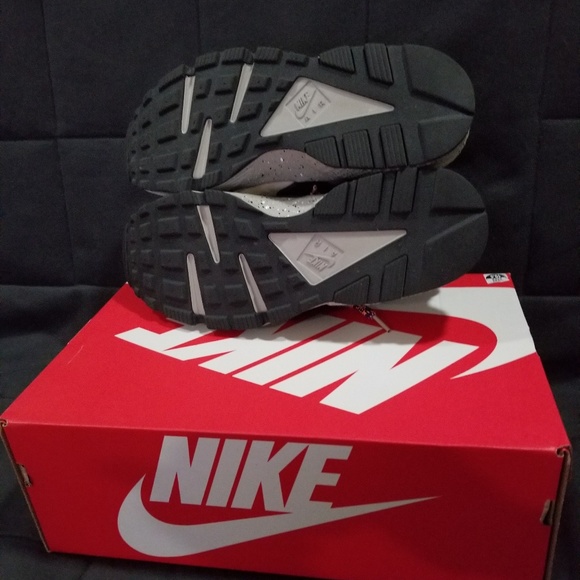 Nike Athletic Shoes - Huarache -Cream, Purple, Black - Picture 5 of 5